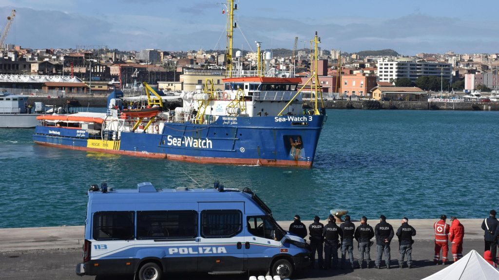 epa07333122 The Sea-Watch 3 search-and-rescue ship with 47 asylum seekers on board enters the port of Catania, Italy, 31 January 2019. The asylum seekers, including 15 unaccompanied minors, are set to finally disembark 13 days after being rescued in the Mediterranean by the ship operated by a German NGO and flying the Dutch flag.  EPA-EFE/ORIETTA SCARDINO