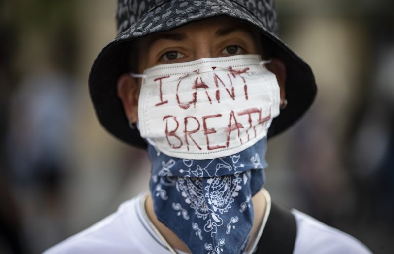 EU-Parlamentsabgeordnete: Polizeigewalt auch in Europa verurteilen