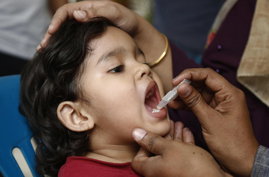 Cholera vaccination starts for local residents in Dhaka