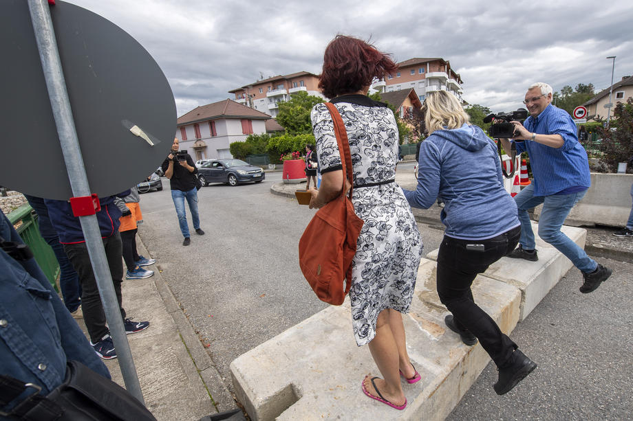 Switzerland reopens borders