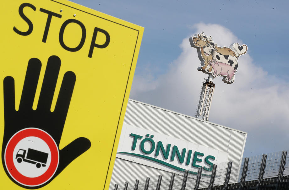 German army helps set up coronavirus testing center at Toennies meat factory