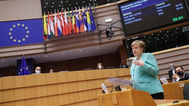 Vor Mini-Gipfel: Merkel bittet im EU-Parlament um „Kompromissbereitschaft“