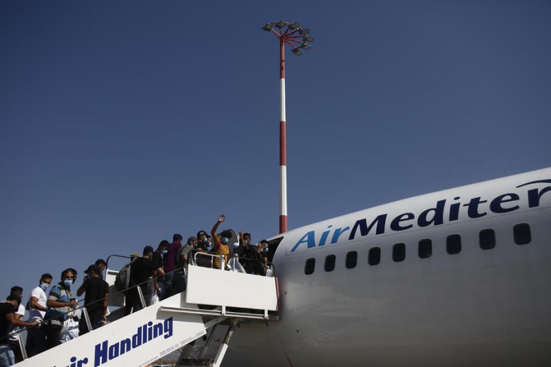 Griechenland startet freiwillige Rückführung von Migranten