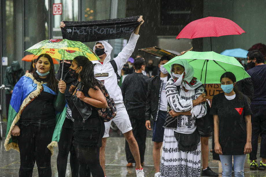 Protest against planned Sinti and Roma memorial re-location