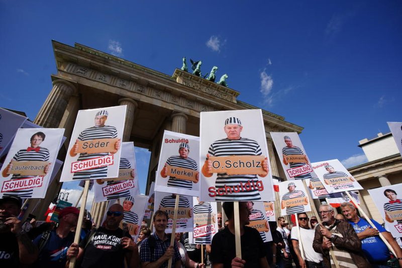 Querdenker beklagen „Besatzungsrecht“: Jetzt soll das Grundgesetz abgeschafft werden