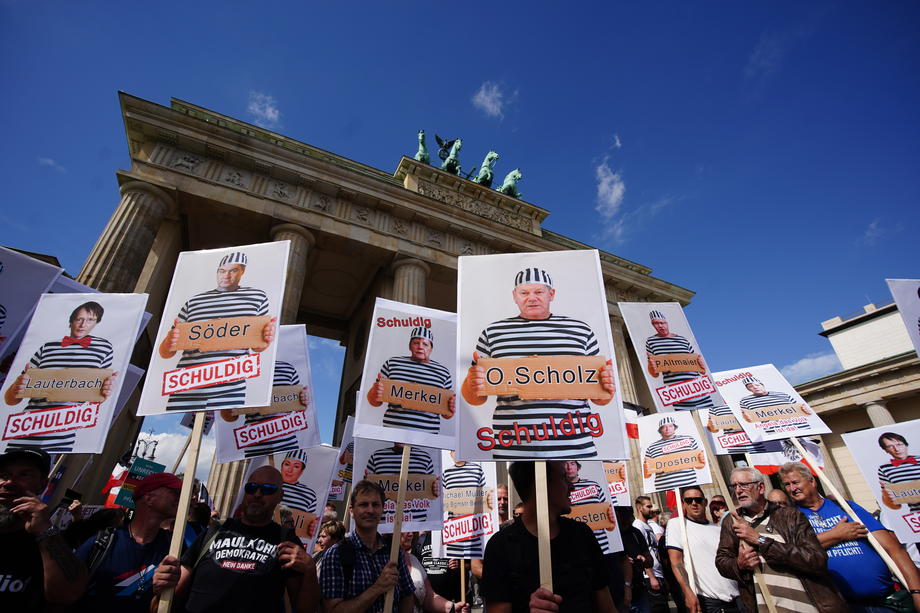 Demonstration against social and economic measures by Coronavirus pandemic
