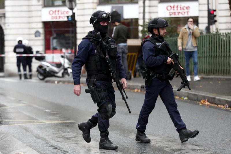 Anti-Terror-Ermittlungen nach Messerattacke in Paris