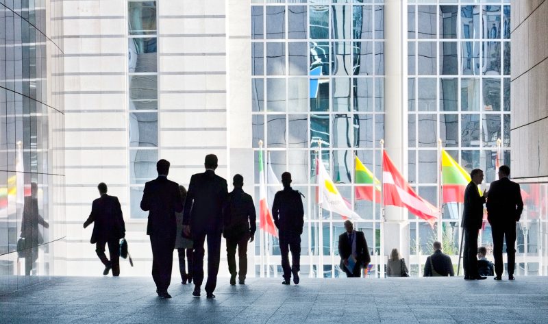 EU-Parlament fordert Einsatz gegen Jugendarbeitslosigkeit und unbezahlte Praktika