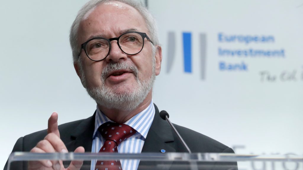 epa08178248 President of the European Investment Bank (EIB), Werner Hoyer gives the EIB annual press conference in Brussels, Belgium, 30 January 2020. Hoyer presented the EIB Group 2019 results and the 2020 outlook.  EPA-EFE/OLIVIER HOSLET