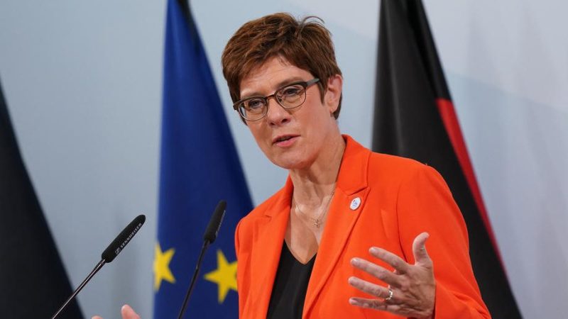 Kramp-Karrenbauer betont nach Kritik von Macron enges Verhältnis zu Frankreich