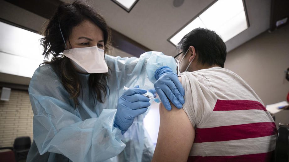 Free flu vaccination clinic in Lakewood, California