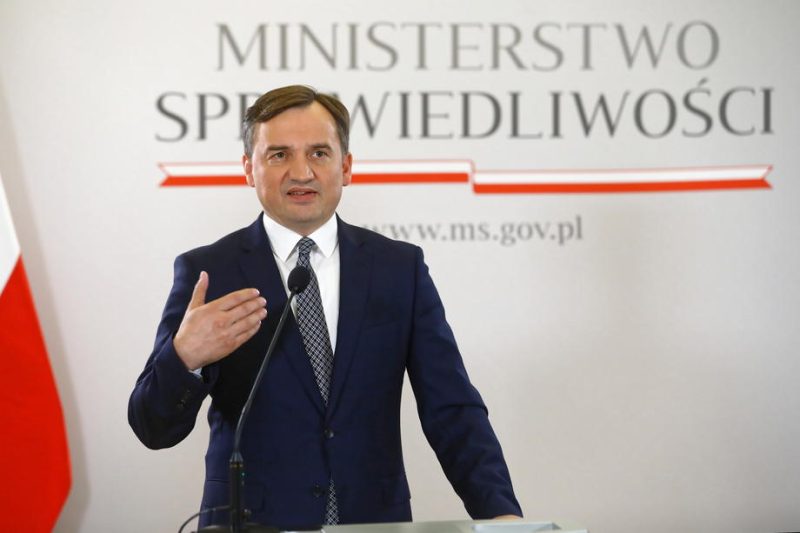 Polens Regierung will Adoptionsverbot für gleichgeschlechtliche Paare