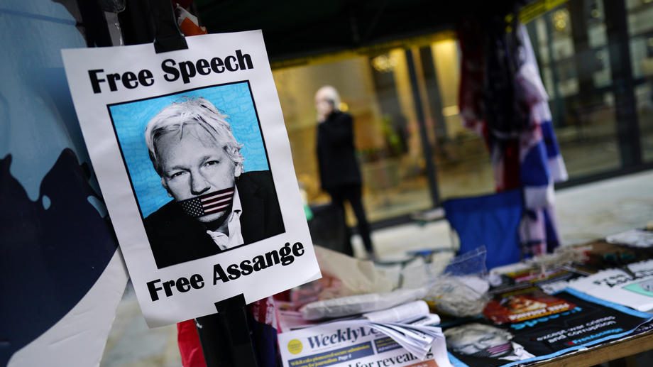 Julian Assange: Gefeiert und verteufelt