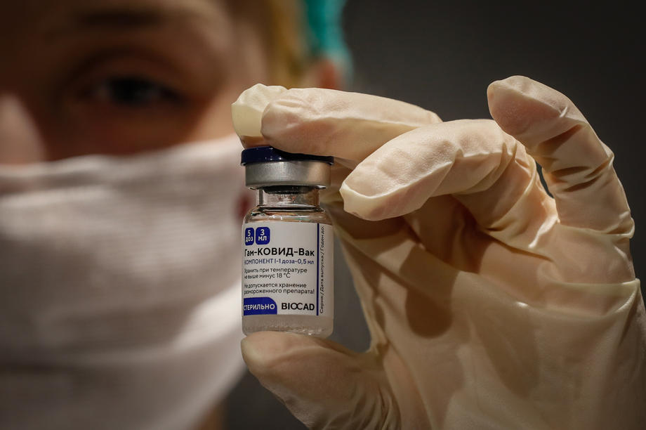 Russia begins mass vaccination against COVID-19