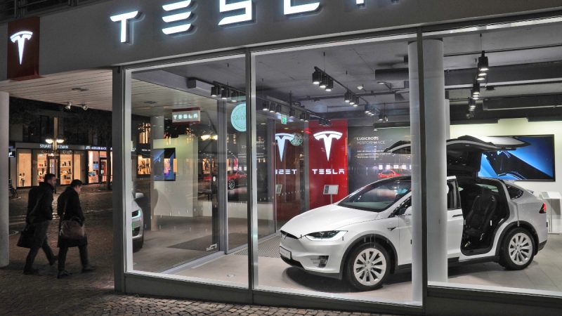 E-Autos machen erstmals mehr als zehn Prozent der Neuverkäufe aus