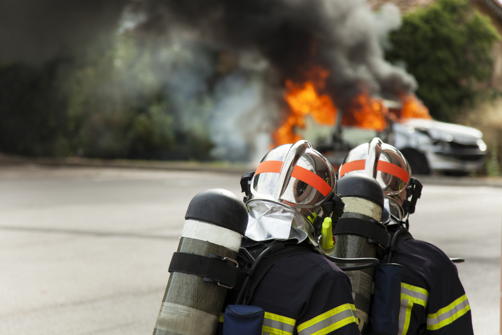 French,Firefighter,Binomial,Attac,On,Car,Fire,Fireman,Brigade