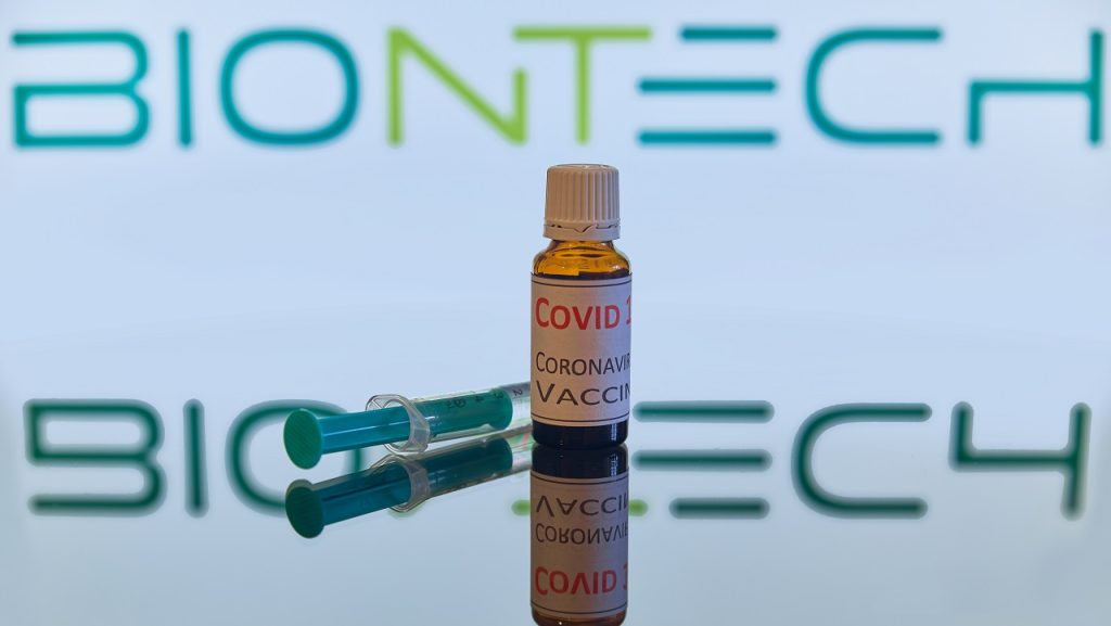 Munich/bavaria/germany,-,11/16/2020:,Coronavirus,Vaccine,And,A,Syringe,On,A