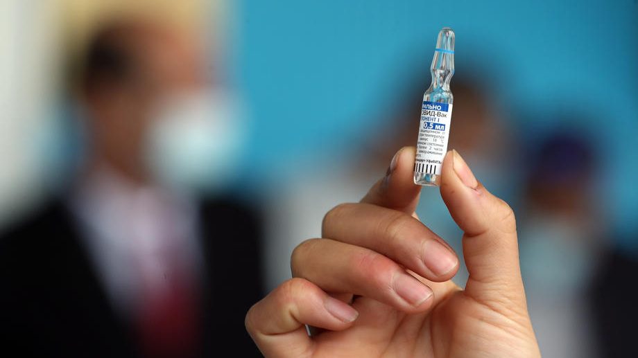 Health workers in Tunis receive vaccination with Sputnik V vaccine
