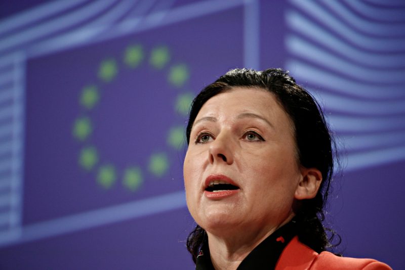 Jourová im Interview zur Medienwelt: Big Tech, Demokratie, Unabhängigkeit