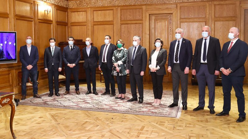 Parteien in Georgien unterzeichnen Abkommen zur Beilegung der politischen Krise