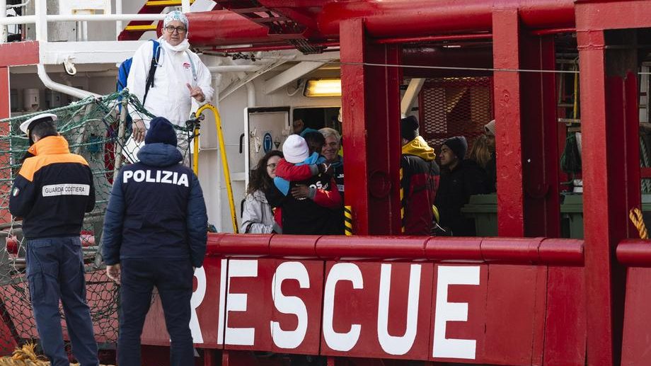 Migrants arrive in Pozzallo