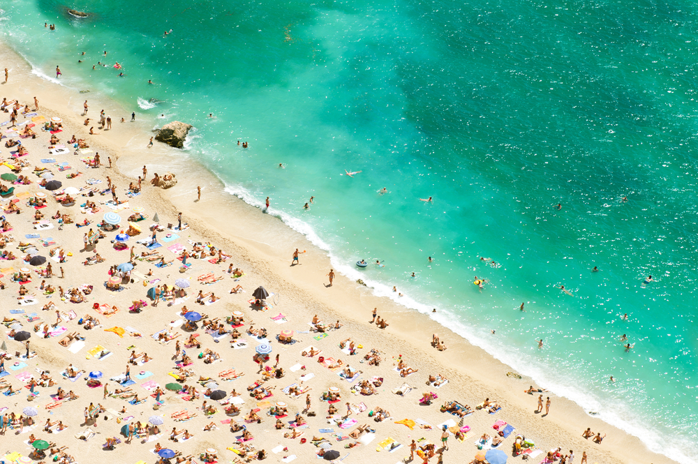 Beach,Of,The,Cote,D’azur,With,Tourists,,Sunbeds,And,Umbrellas