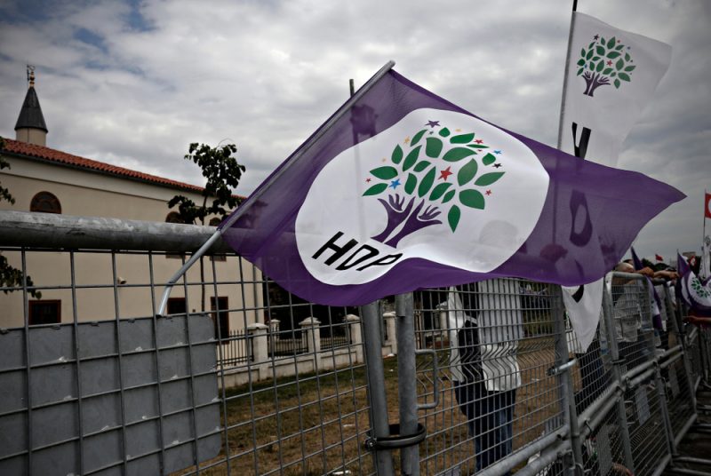 Türkisches Verfassungsgericht lässt Verbotsverfahren gegen pro-kurdische  HDP zu
