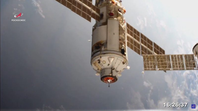 Schockmoment nach Andocken von russischem Labor-Modul "Nauka" an ISS
