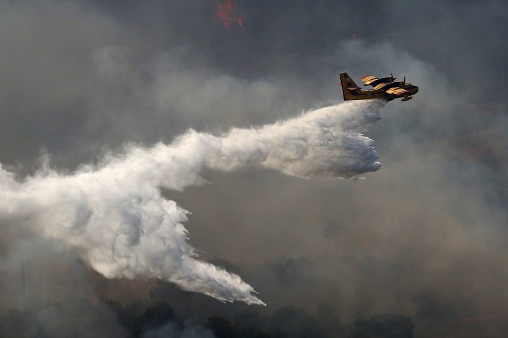 Major fire breaks out in Varybobi, Attica