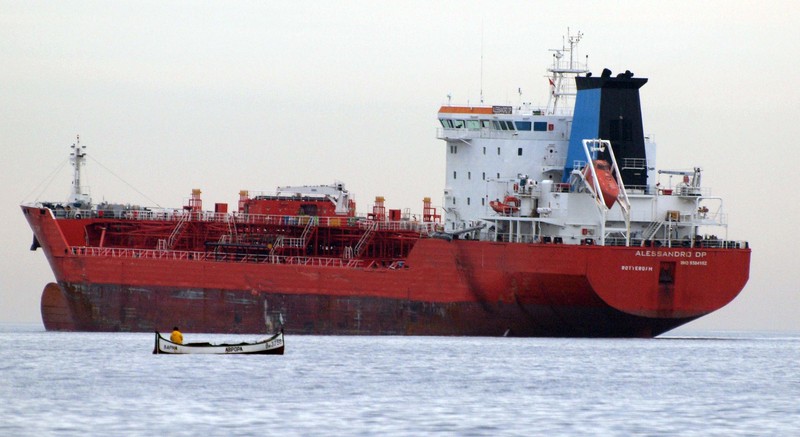 Rumpf des in Gibraltar verunglückten Öltankers zerbrochen