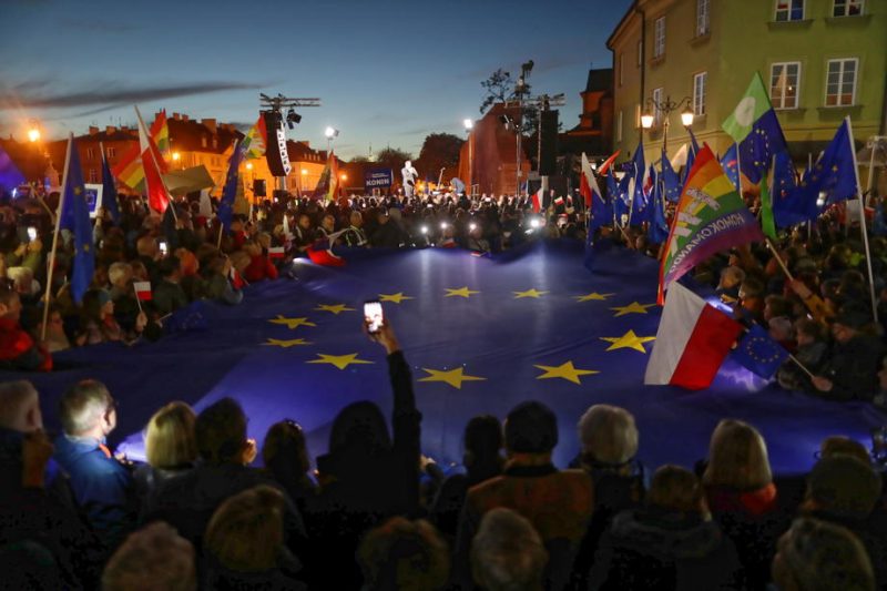 Nach Verfassungsgerichtsurteil: Zehntausende Polen demonstrieren für die EU