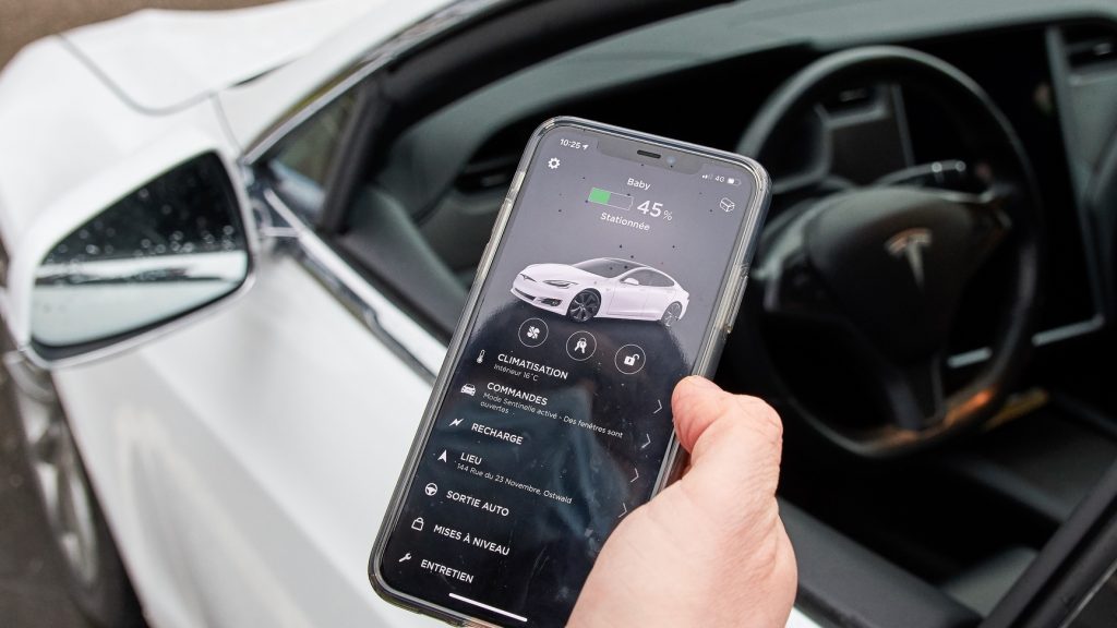 Illustration pictures: various shots of an electric car.