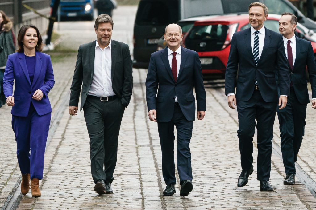 German SPD, FDP and Green parties about to present coalition contract