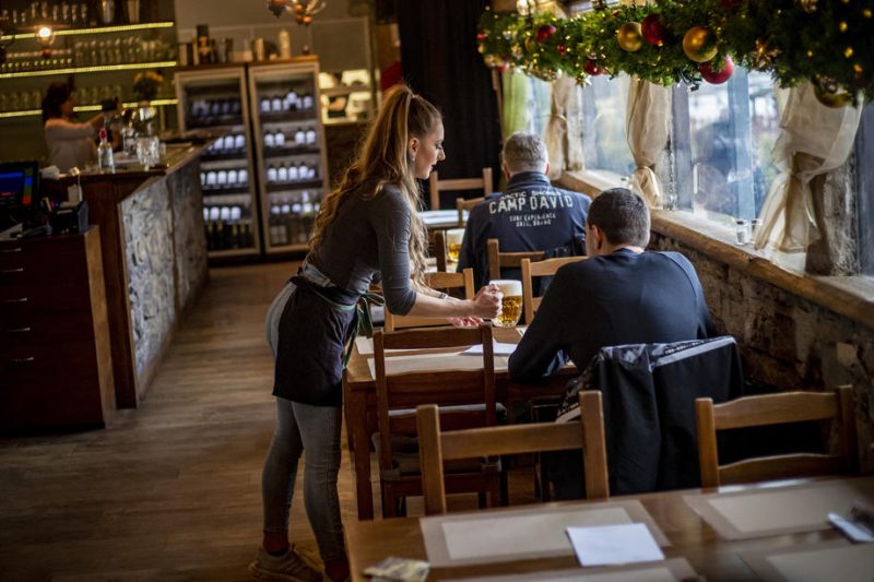 Bier bringt Tschech:innen in Impfzentren