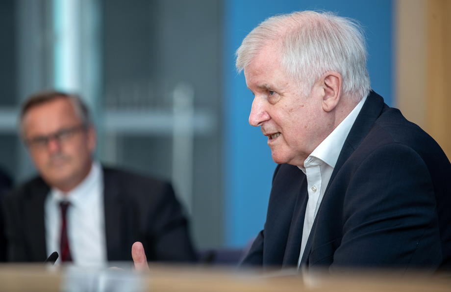 Seehofer fordert Hilfe von EU im Flüchtlingsstreit mit Belarus