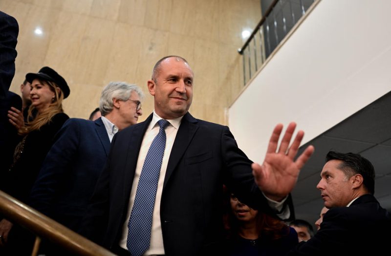 Bulgarischer Präsident Radev für eine zweite Amtszeit gewählt