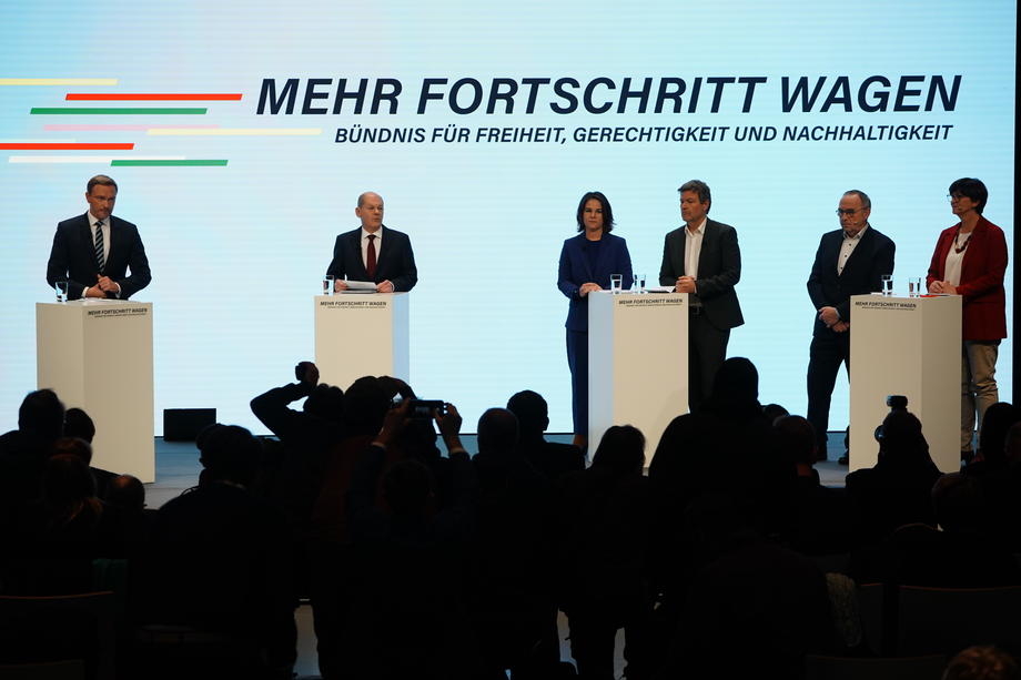 German SPD, FDP and Green parties about to present coalition contract
