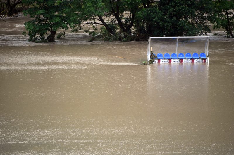 Unwetter und Überschwemmungen sind ein "riesiges Problem" für den Fußball