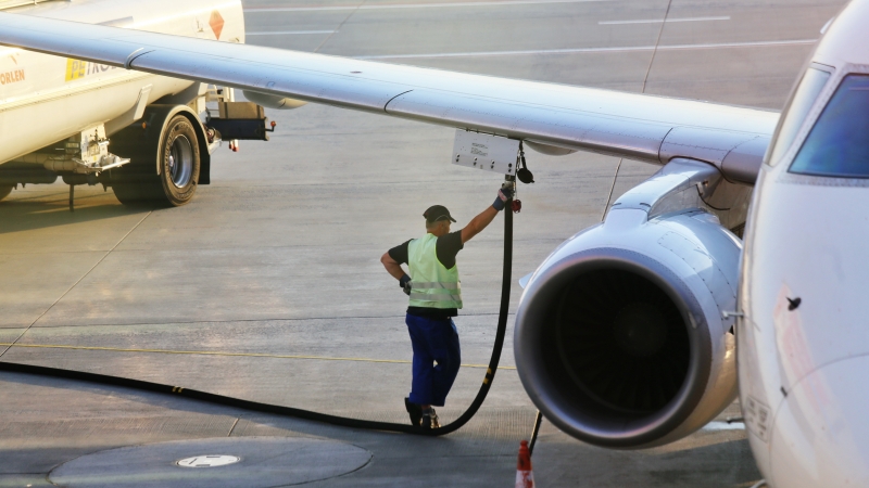 Wissenschaftler: Verwendung von Altöl als Flugzeugtreibstoff kommt dem Klima nicht zugute