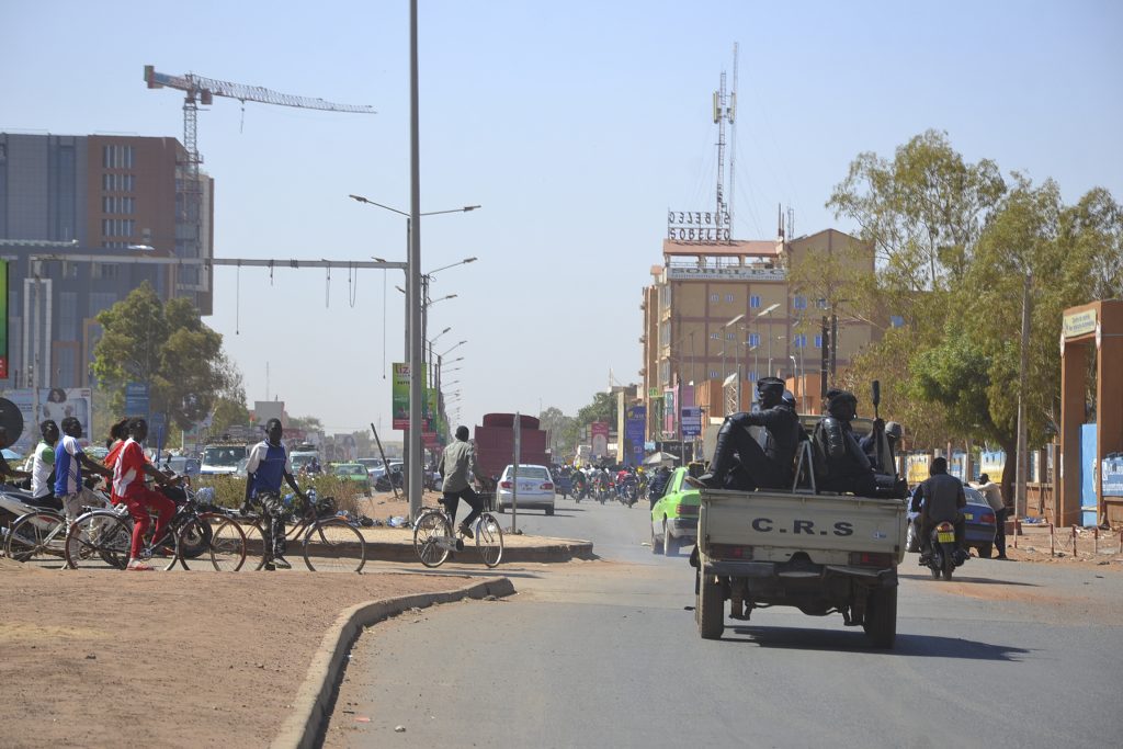 Hunderte Menschen feiern Militärputsch in Burkina Faso
