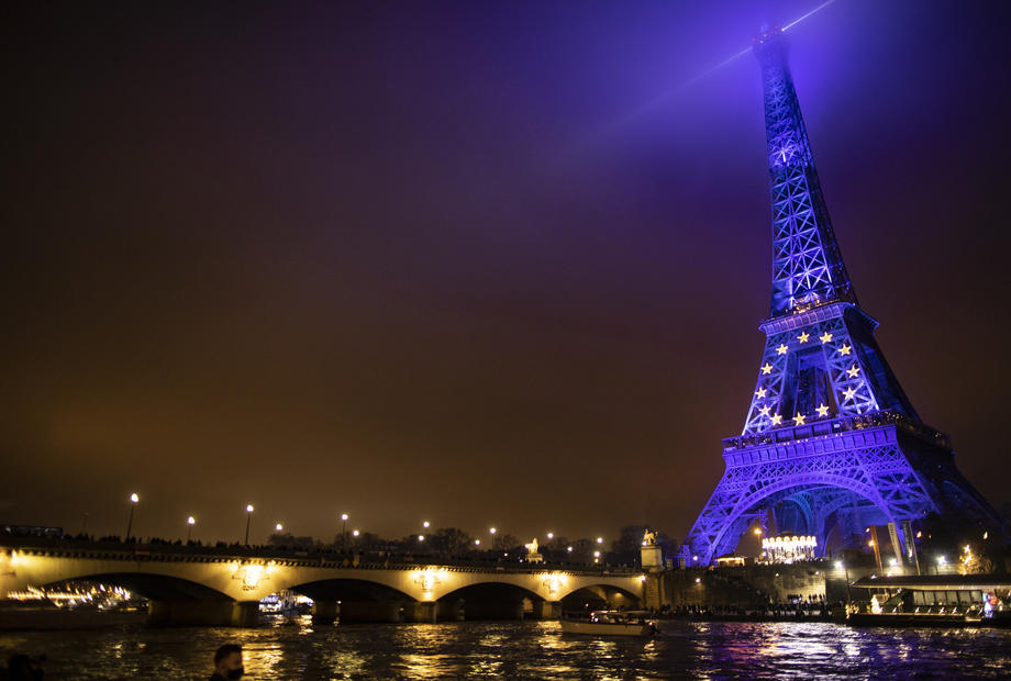 Eiffel Tower in EU colors to mark France presidency