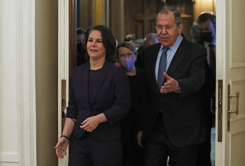 Baerbock spricht in Russland von "fundamentalen Meinungsverschiedenheiten“