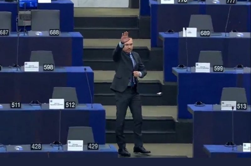 Bulgarischer Europaabgeordneter zeigt Hitlergruß im EU-Parlament