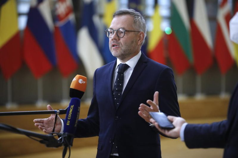 Roth: Russland müsste hohen Preis für Invasion in Ukraine zahlen