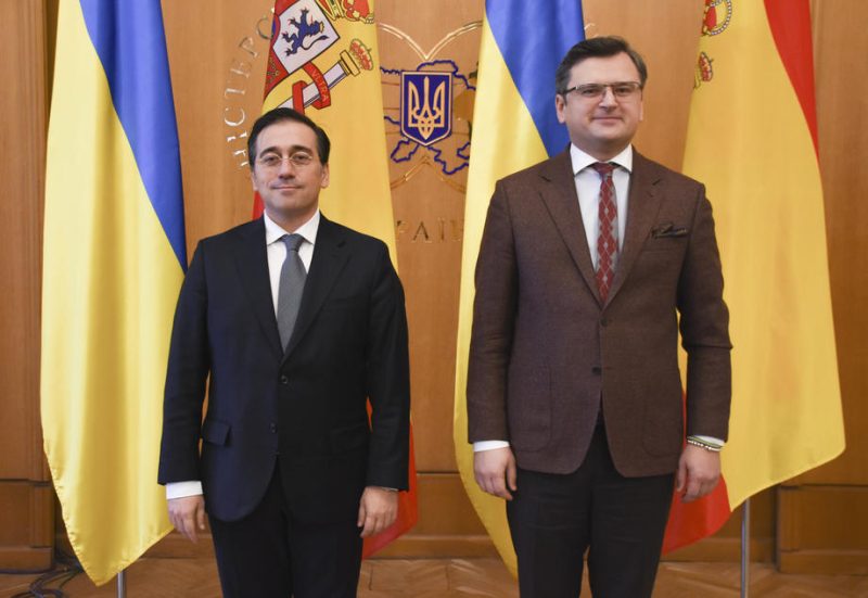 Spaniens Außenminister: Keine Zeit für Spekulationen über "Kriegsszenarien" in der Ukraine