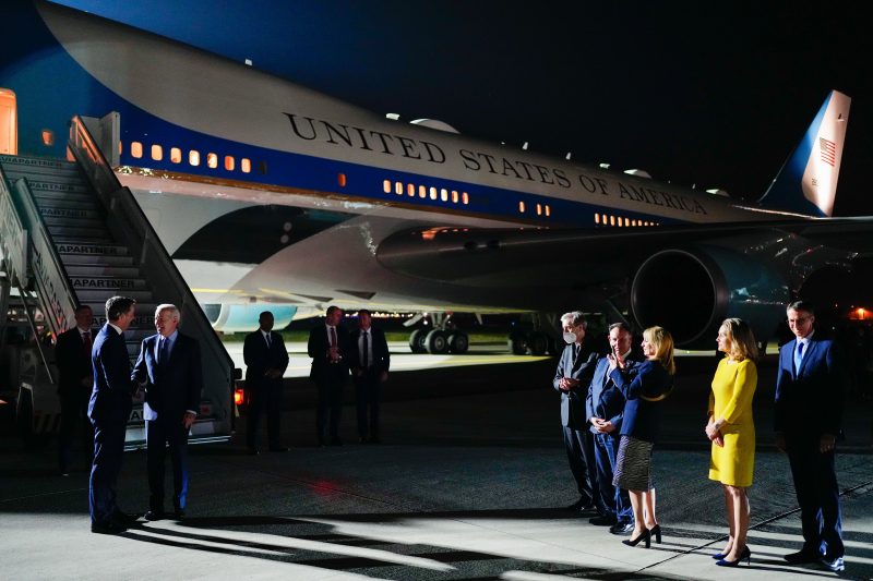 Biden trifft zu drei Gipfeltreffen zur Ukraine in Europa ein