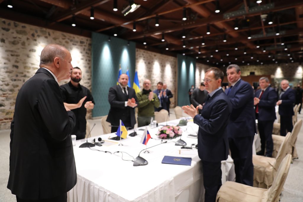Russia and Ukraine delegations meet in Turkey
