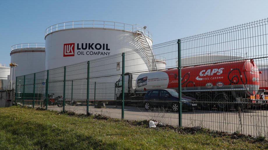 epa09812397 A view of fuel tanks of Russian multinational energy corporation Lukoil at its headquarters in Brussels, Belgium, 09 March 2022. For several days the price of petrol and diesel have exceeded the bar of two Euro per liter.  EPA-EFE/STEPHANIE LECOCQ