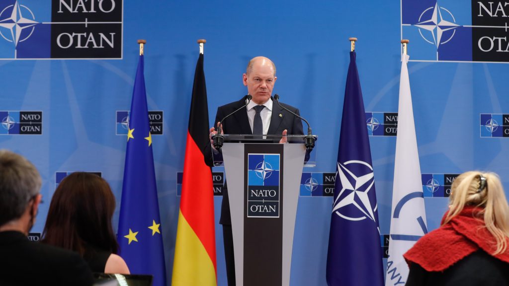 epa09846883 Germany’s Chancellor Olaf Scholz gives a press conference at the end of a Group of Seven (G7) Leaders meeting at the Alliance headquarters in Brussels, Belgium, 24 March 2022.  EPA-EFE/STEPHANIE LECOCQ