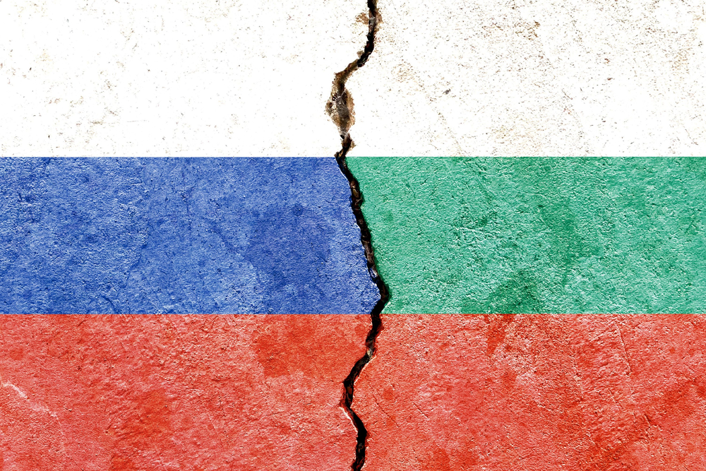Grunge,Russia,Vs,Bulgaria,National,Flags,Icon,Pattern,Isolated,On